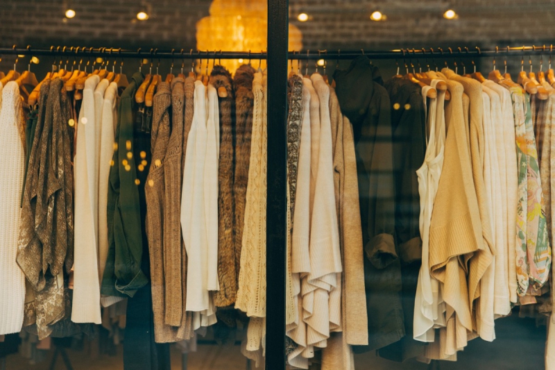 magasin-MONTFORT SUR ARGENS-min_clothe_fashion_store_shop_window_store_front-21277